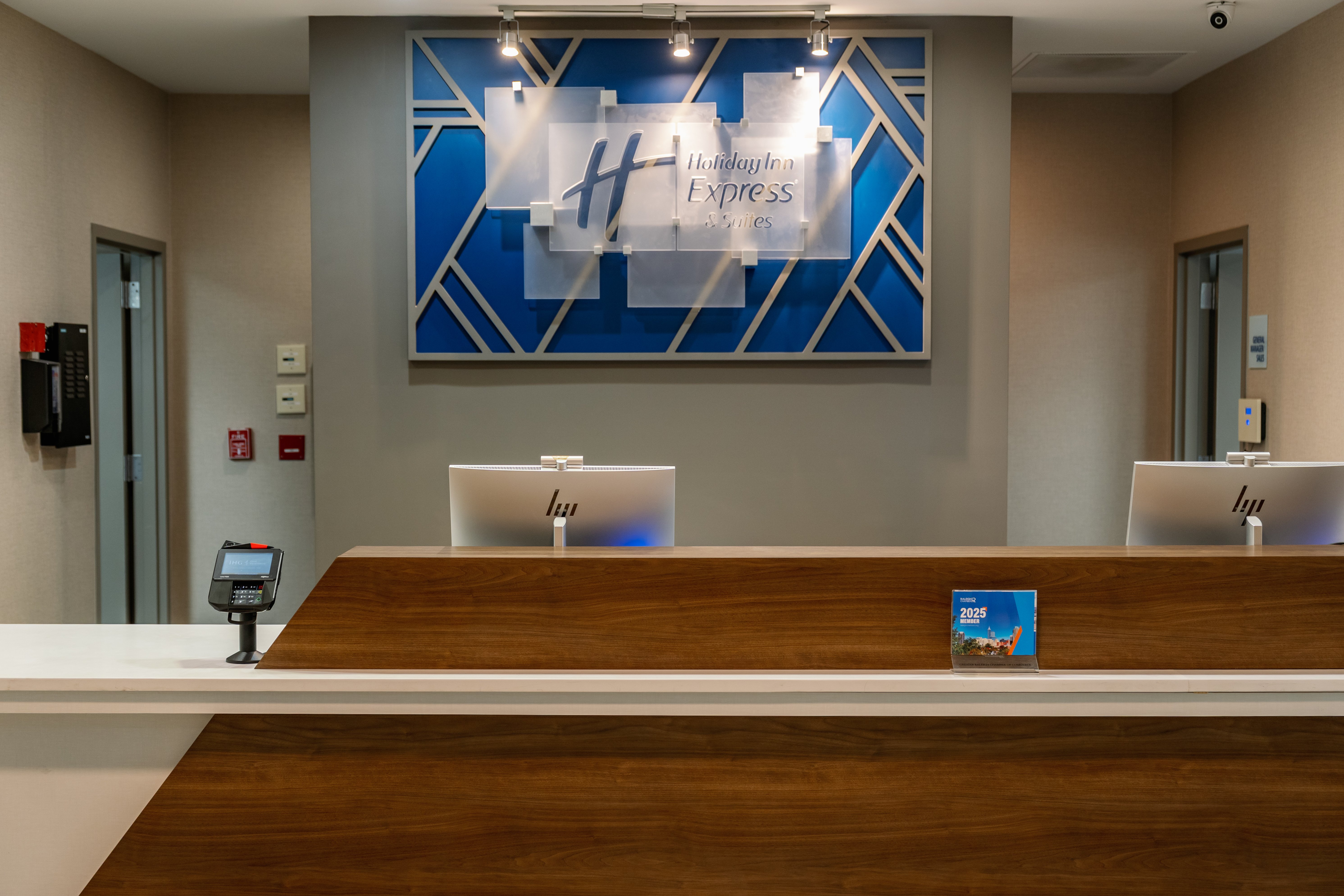 Holiday Inn Express Hotel and Suites Raleigh Sw Nc State 14/80