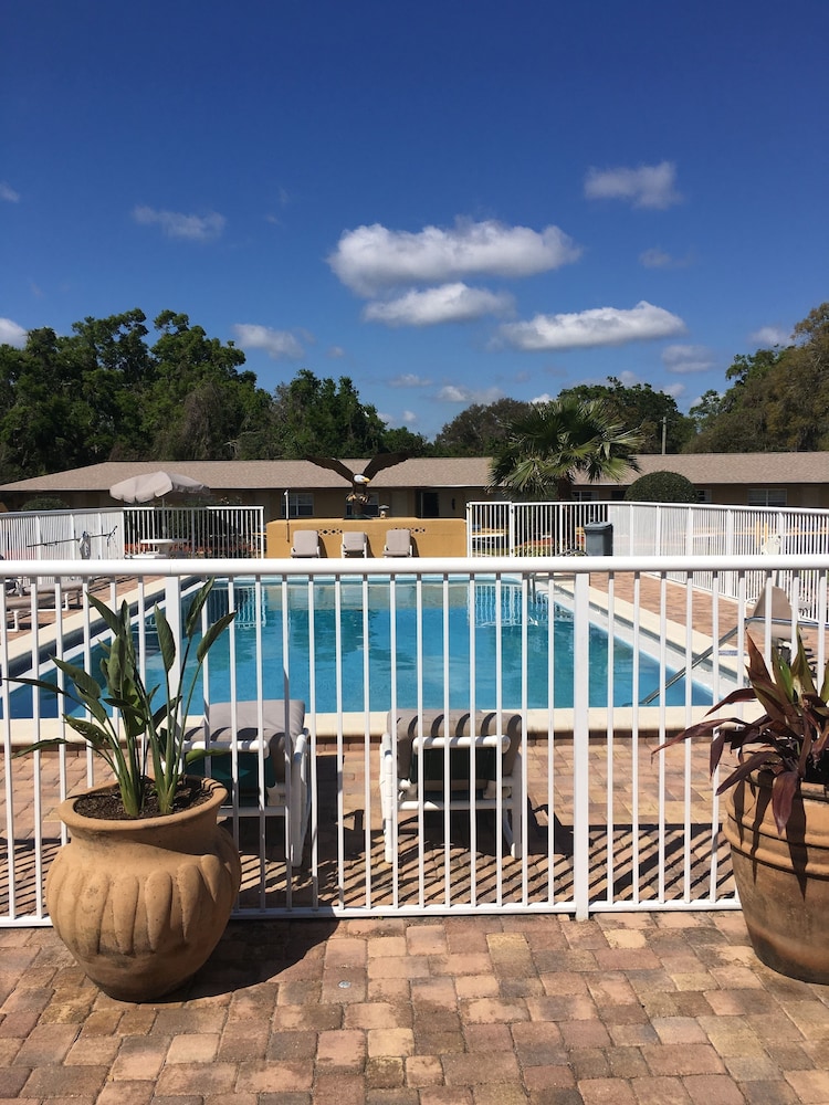 Days Inn By Wyndham Orange City/Deland 7/39