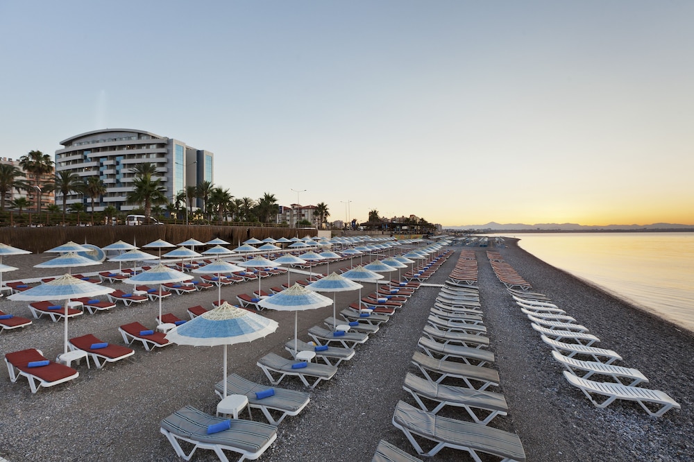Porto Bello Hotel Resort & Spa 65/67