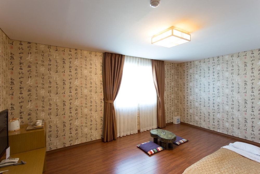 Narsha Hotel 38/53