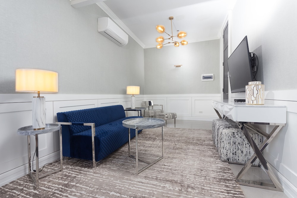 Stonehill Suites 58/65