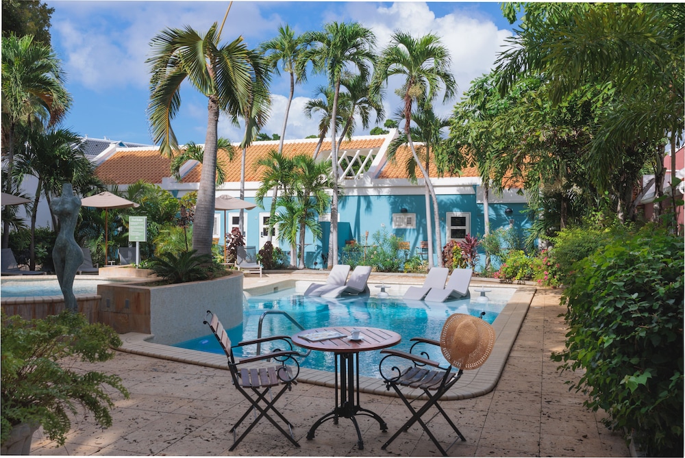 Kura Botanica Hotel 58/62