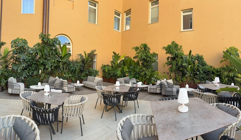 Palazzo 4 Fontane 12 79/93
