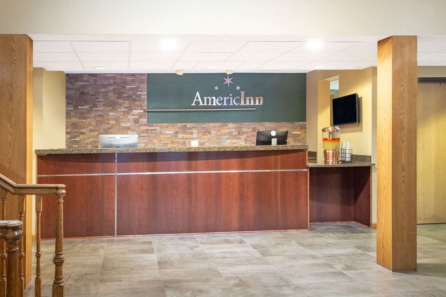 AmericInn by Wyndham Eau Claire 1/28