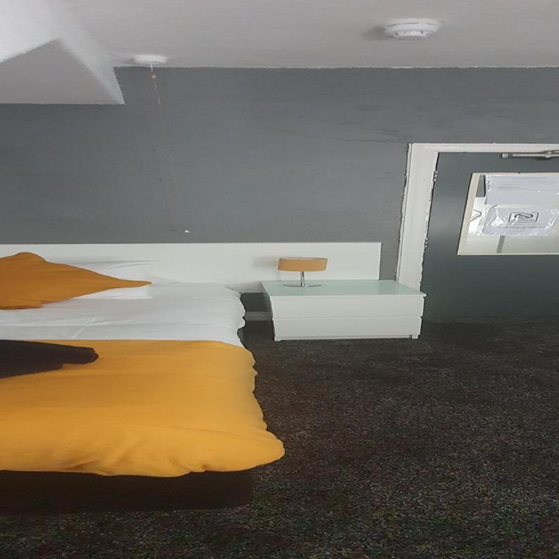 I Cloud 9 Hotel 7/50