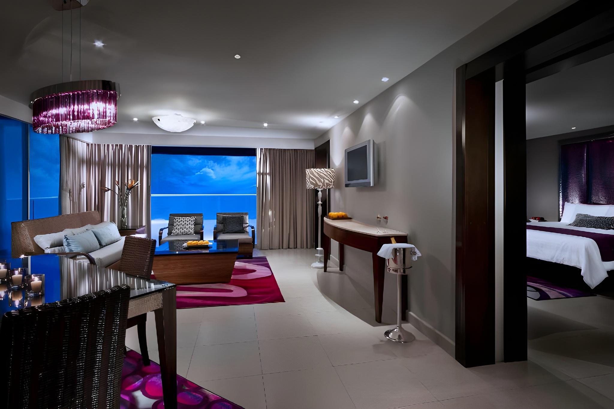 Royal, Rock, Suite, King Bed, Ocean View