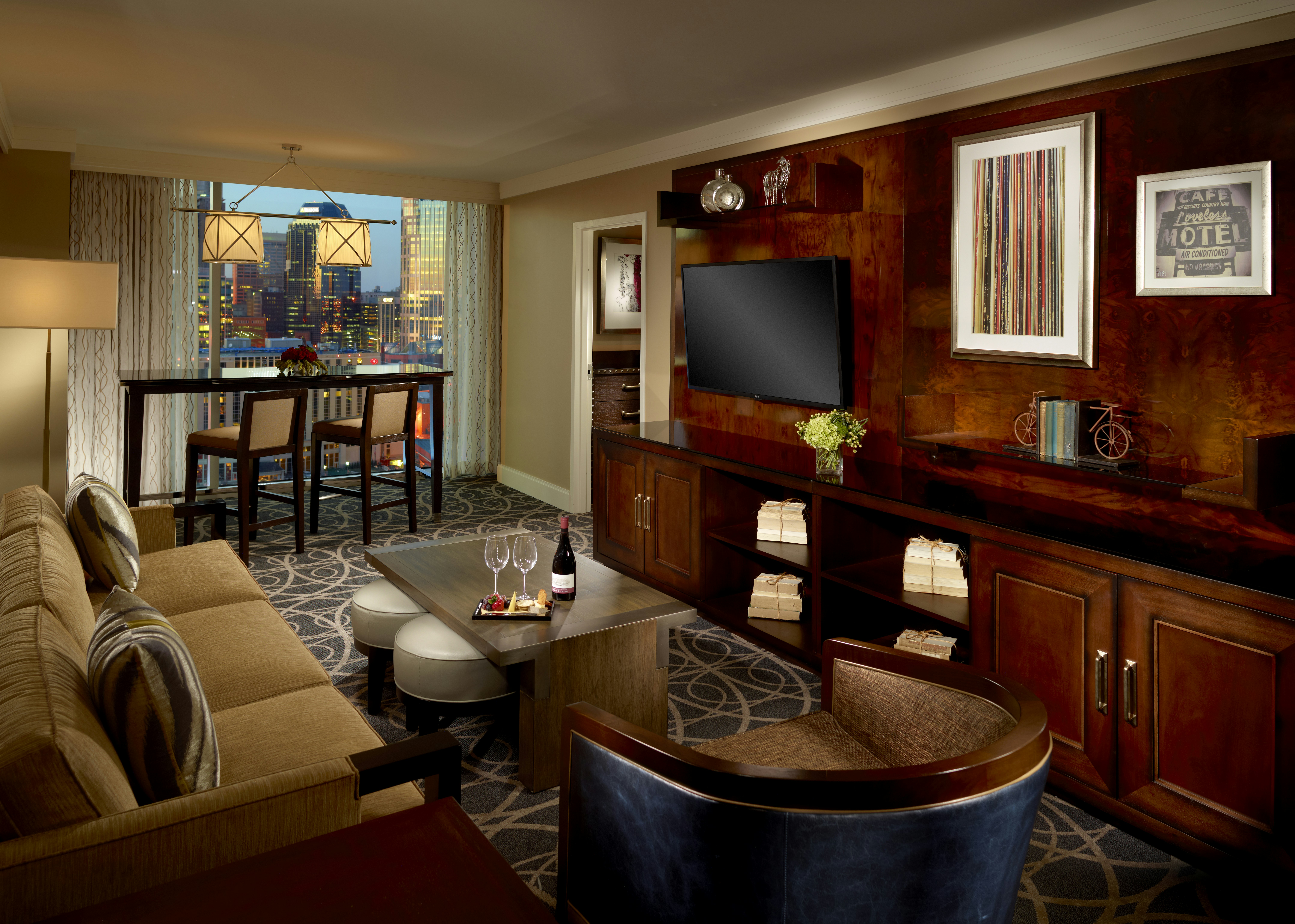 Executive, Suite, King Bed, Corner