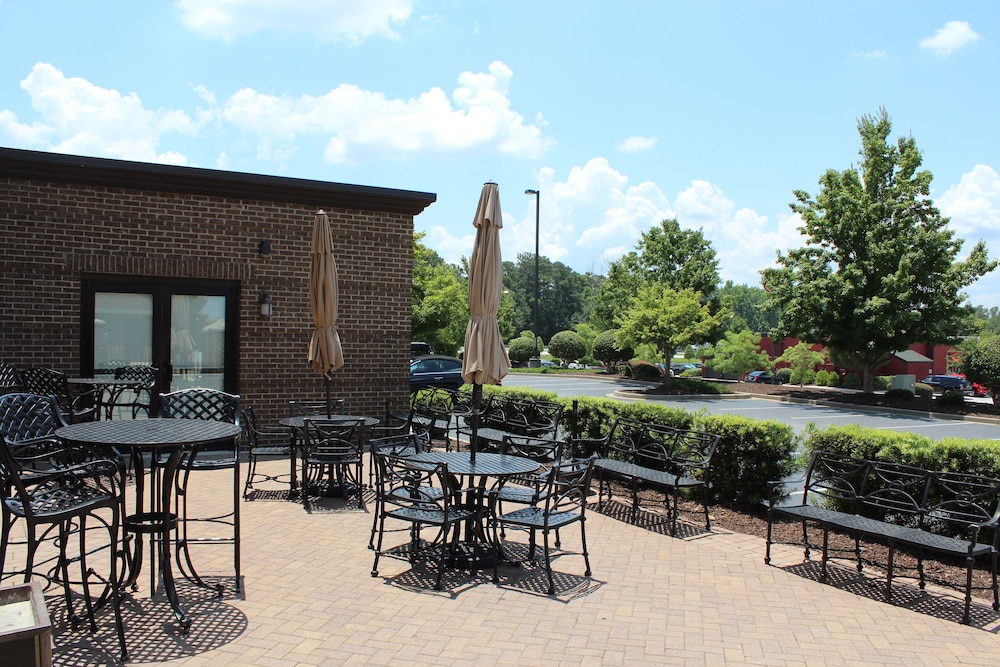 Wingate by Wyndham Columbia / Lexington thumb 3