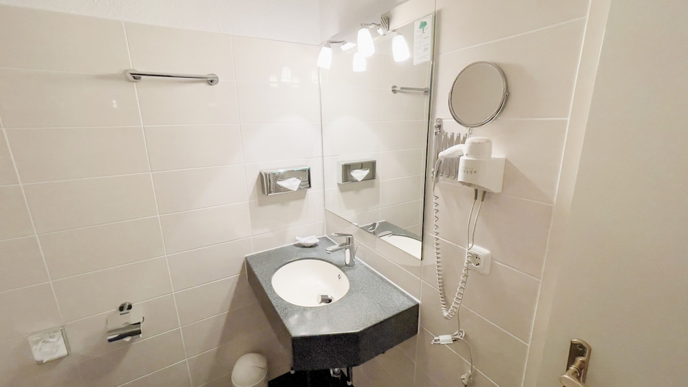 Hotel Schnehagen، فالزروده 44/50