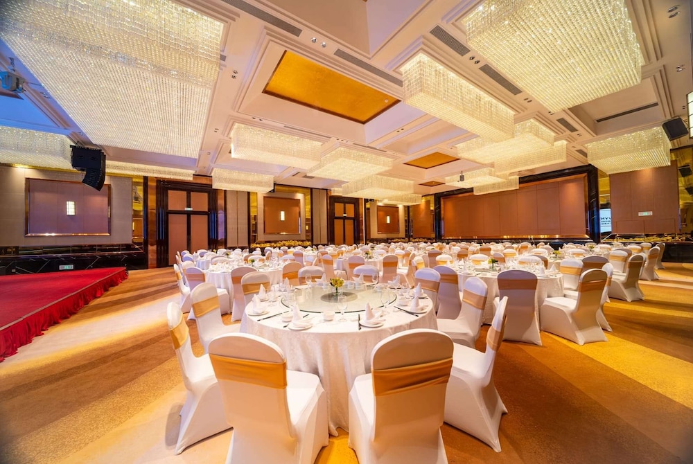 Wyndham Grand Tongren Downtown Hotel 44/56