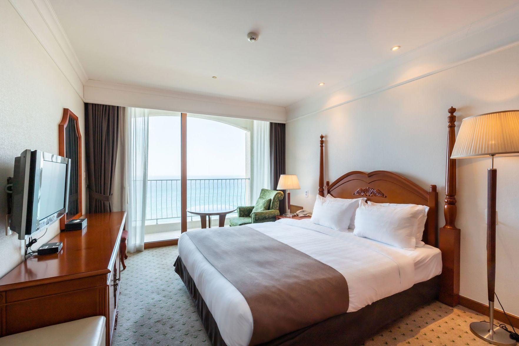 Premium, Twin Beds, Extra Futon Bed