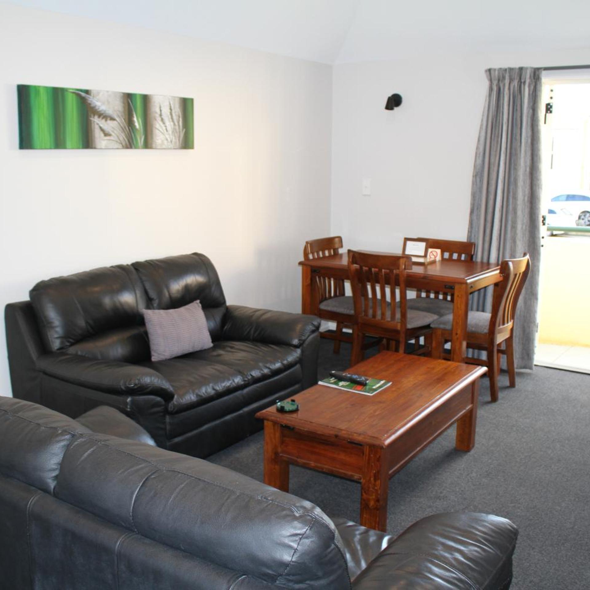 Birchwood Manor Motel 24/50
