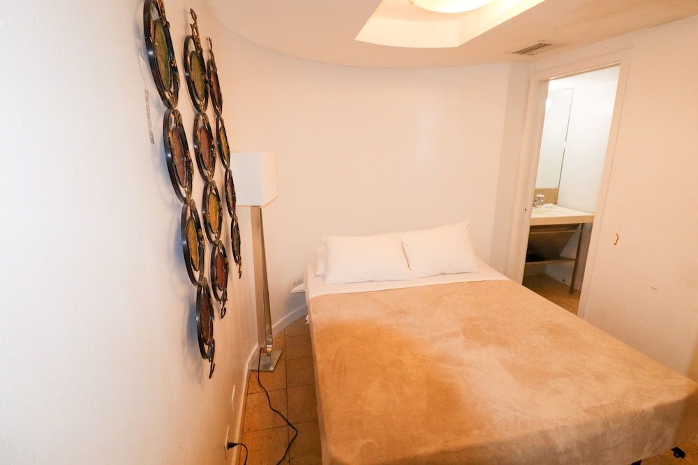 The Mercury All-Suites Hotel 24/33