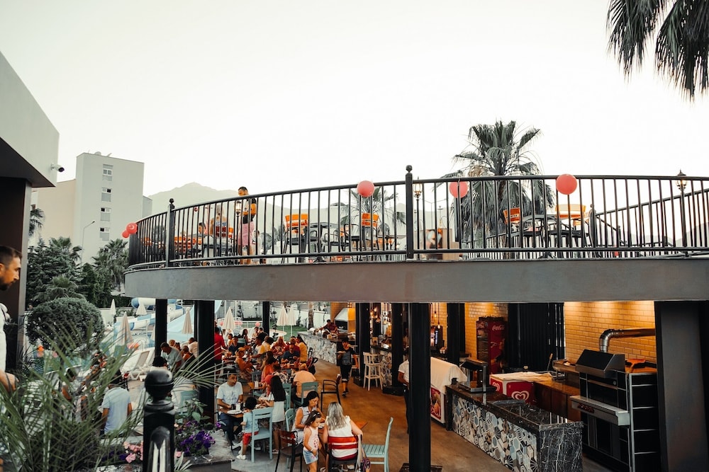 Istanbul Beach Hotel 3/50