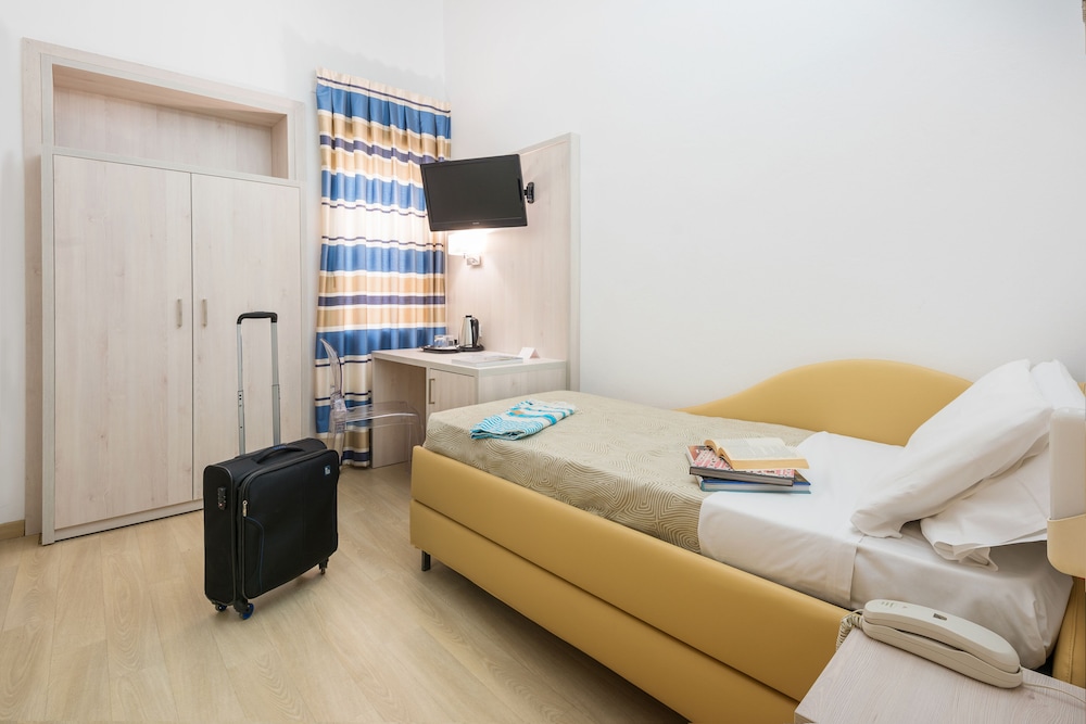 HOTEL GIULIA 30/74