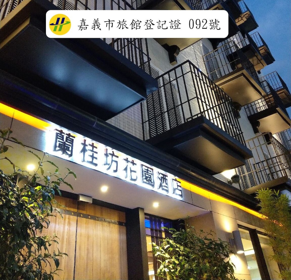Lan Kwai Fong Garden Hotel 2/66