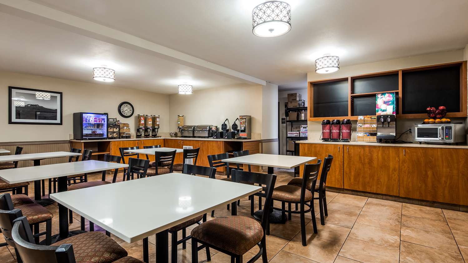 Best Western Oak Meadows Inn 2/3