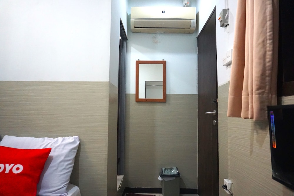 OYO 3952 Hotel C 18 Cibaduyut 23/25