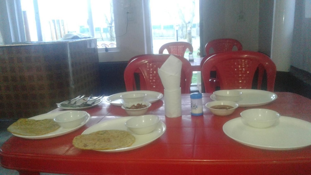 Zebrina Guest House 30/50