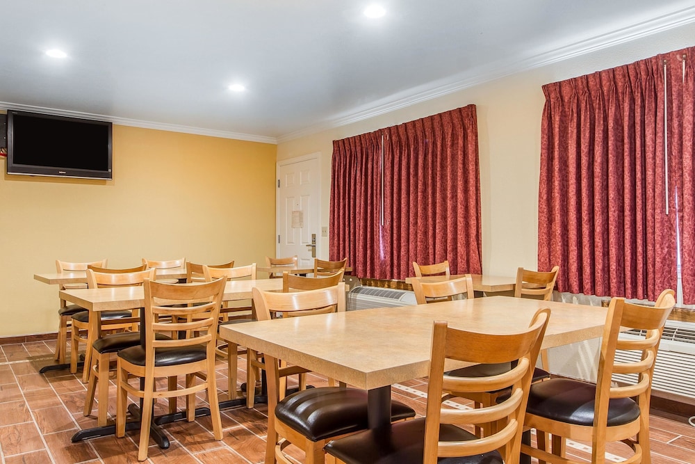 Quality Inn & Suites Gilroy CA 41/47