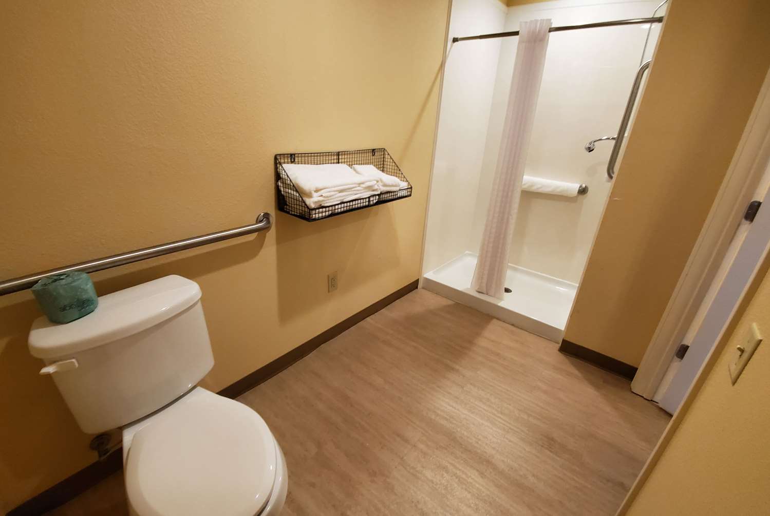 Days Inn And Suites By Wyndham Florence Jackson Area 50/50