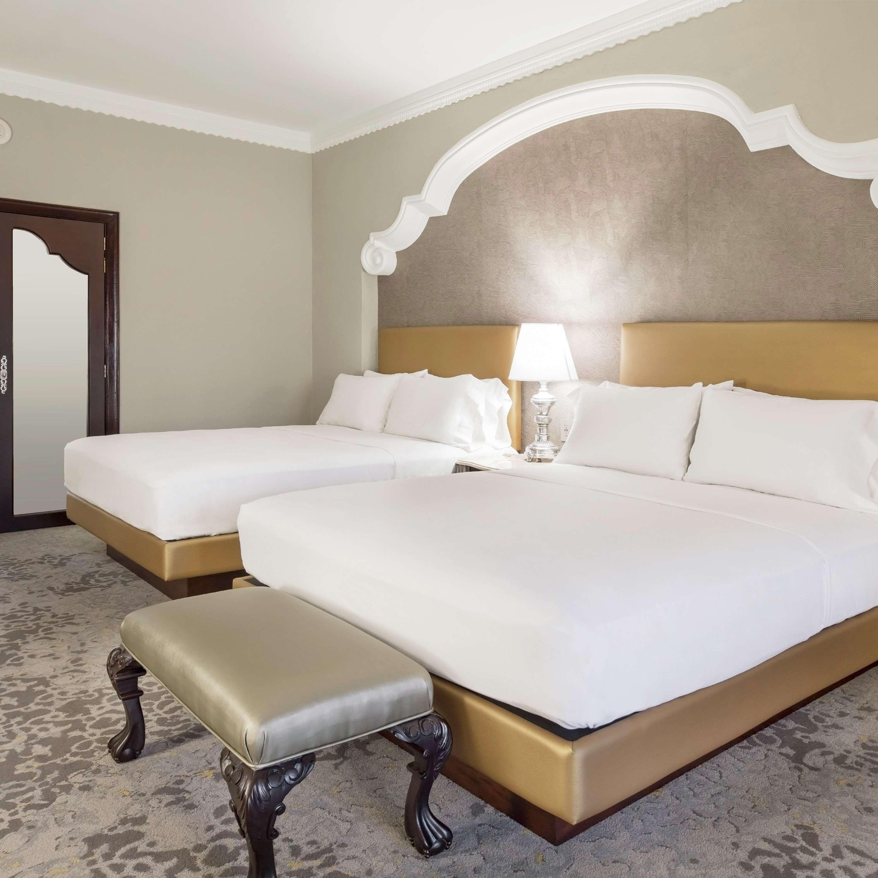 DELUXE, 2 QUEEN BEDS