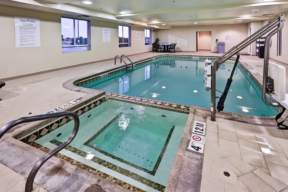 Holiday Inn Express & Suites Wichita Northwest Maize K-96 5/43