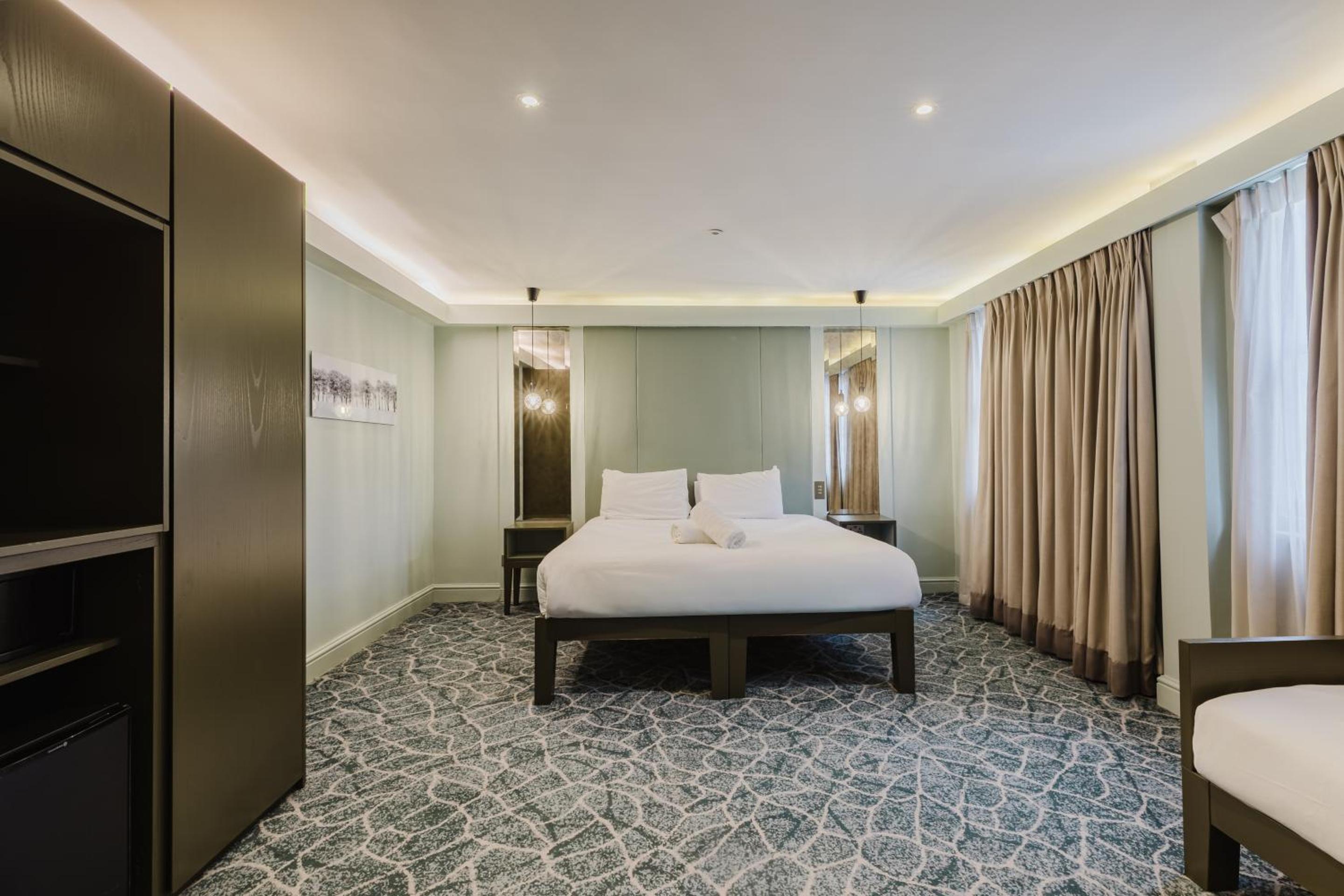 ROOM, TRIPLE