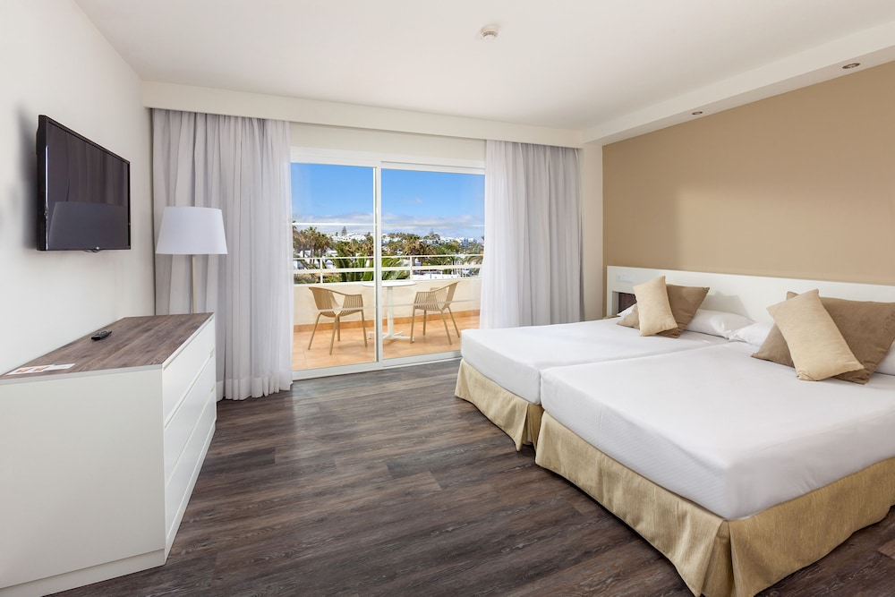 غرفة عائلية بسريرين منفصلين مع أريكة، Sol Lanzarote 4/10