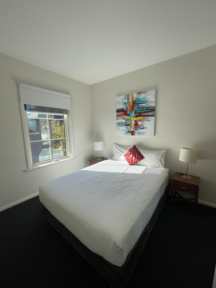 1 BEDROOM, APARTMENT