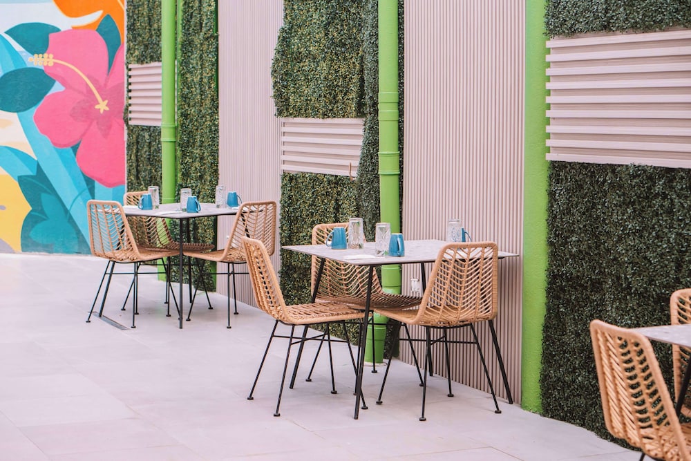 TRYP by Wyndham Aruba Adults Only Hotel 63/75