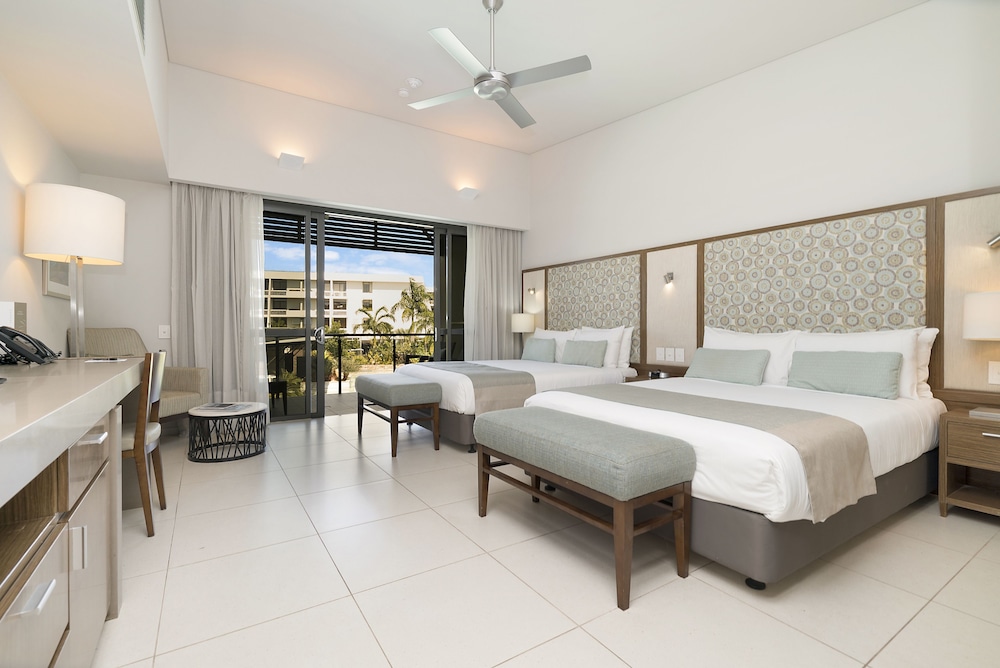 LAGOON, RESORT, 2 QUEEN BEDS