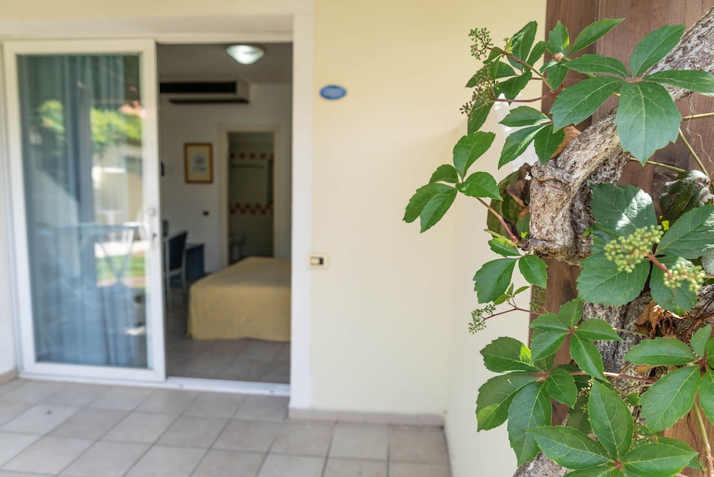 NICOTERA BEACH VILLAGE 7/66