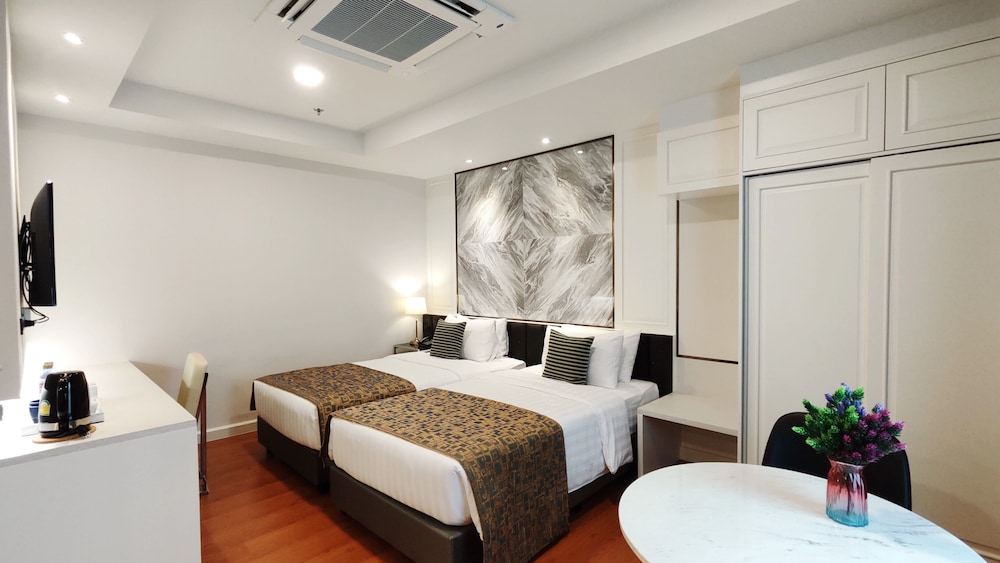 The Bless Hotel And Residence 44/80