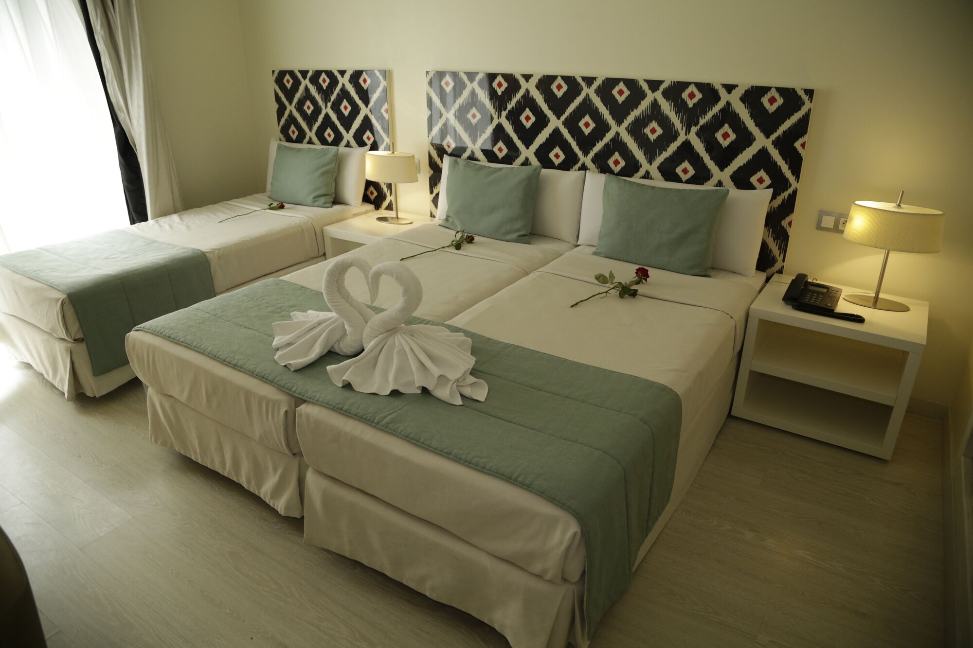 FAMILY, 3 BEDS