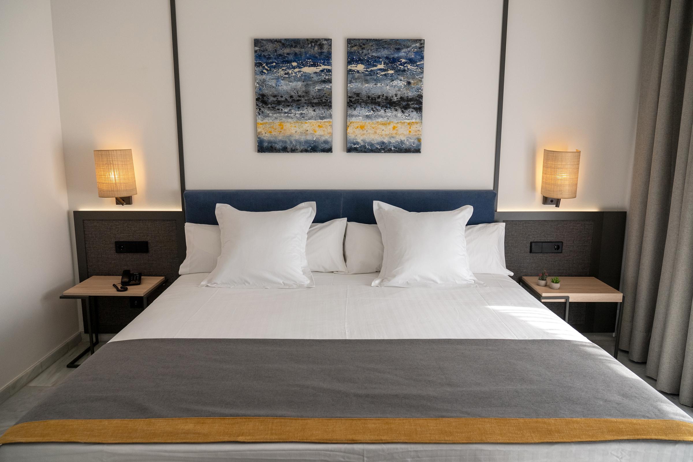 Superior, Double Bed, Side Sea View, Balcony، Urh Sitges Playa Hotel 2/5