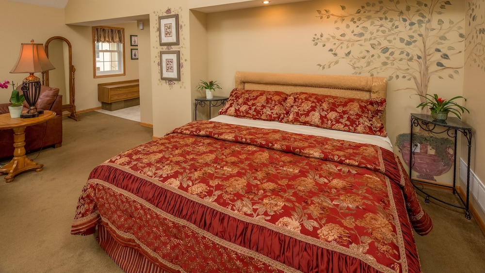 Goldmoor Inn 24/80