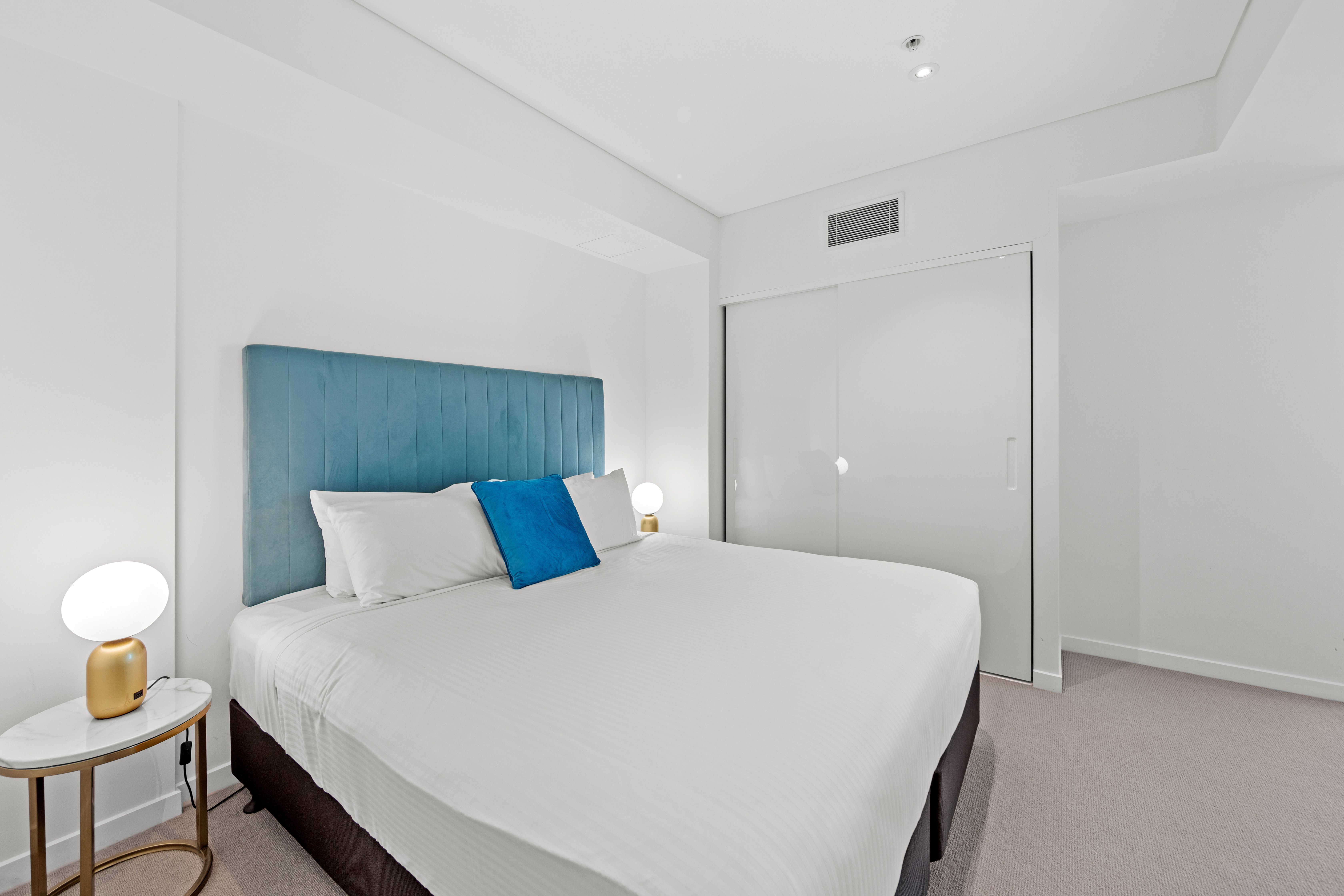 2 Bedrooms, Sky High, Apartment