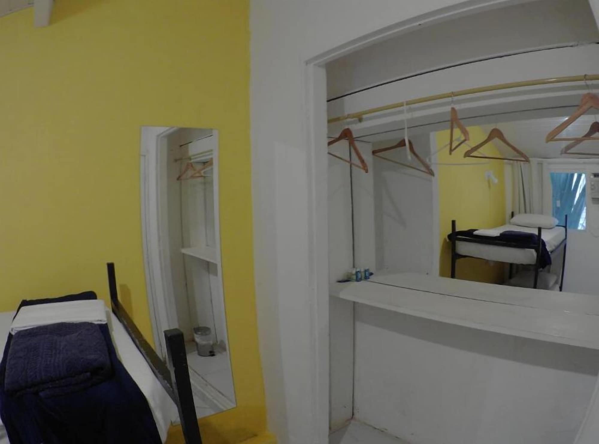 PRIVATE, TWIN BEDS