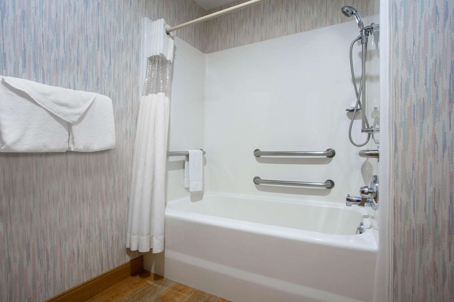 La Quinta Inn & Suites by Wyndham Roanoke Salem 55/58