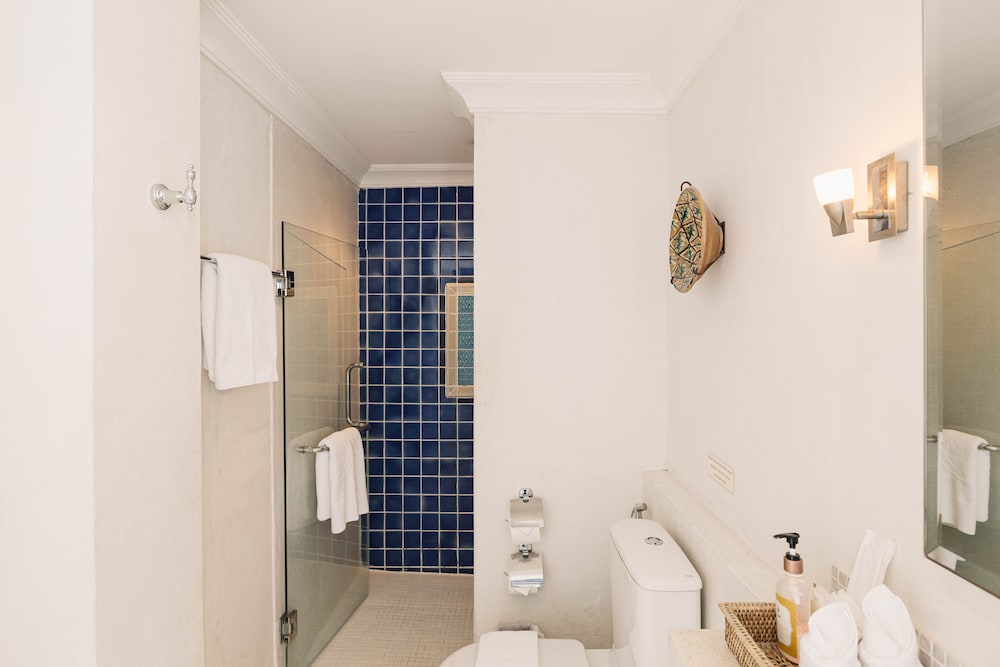 غرفة ديلوكس بسرير كينج، At Niman Conceptual Home 6/6