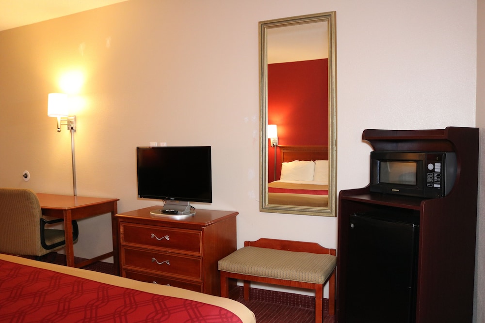 Econo Lodge Chesapeake Route 13 and I-464 17/19