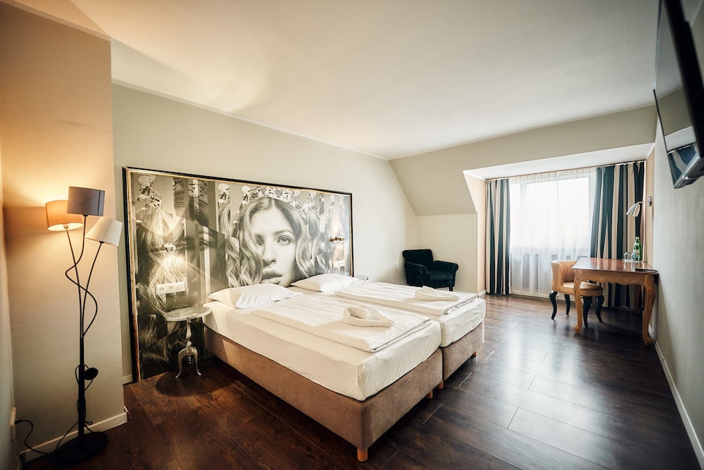 SUPERIOR, DOUBLE BED