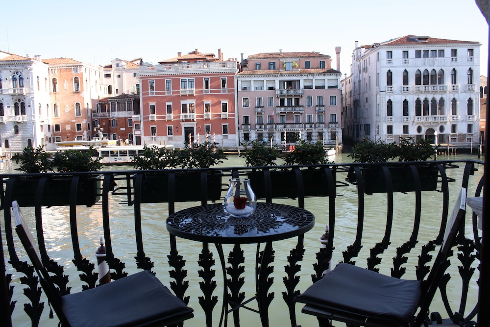 PALAZZO BARBARIGO SUL CANAL GRANDE 42/44