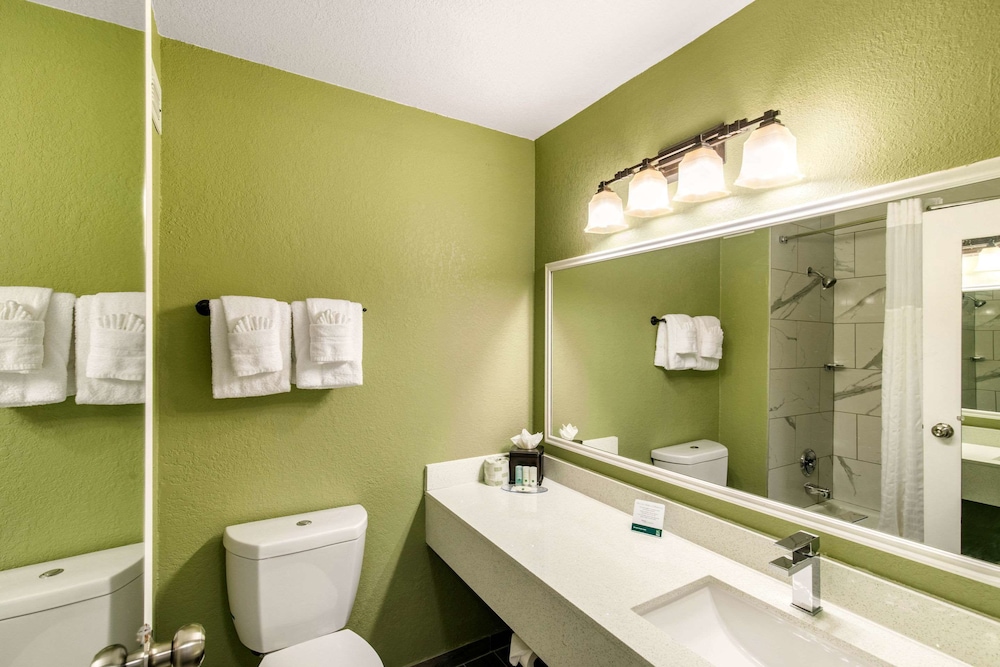 QUALITY INN AND SUITES PLANO EAST RICHARDSON 16/62
