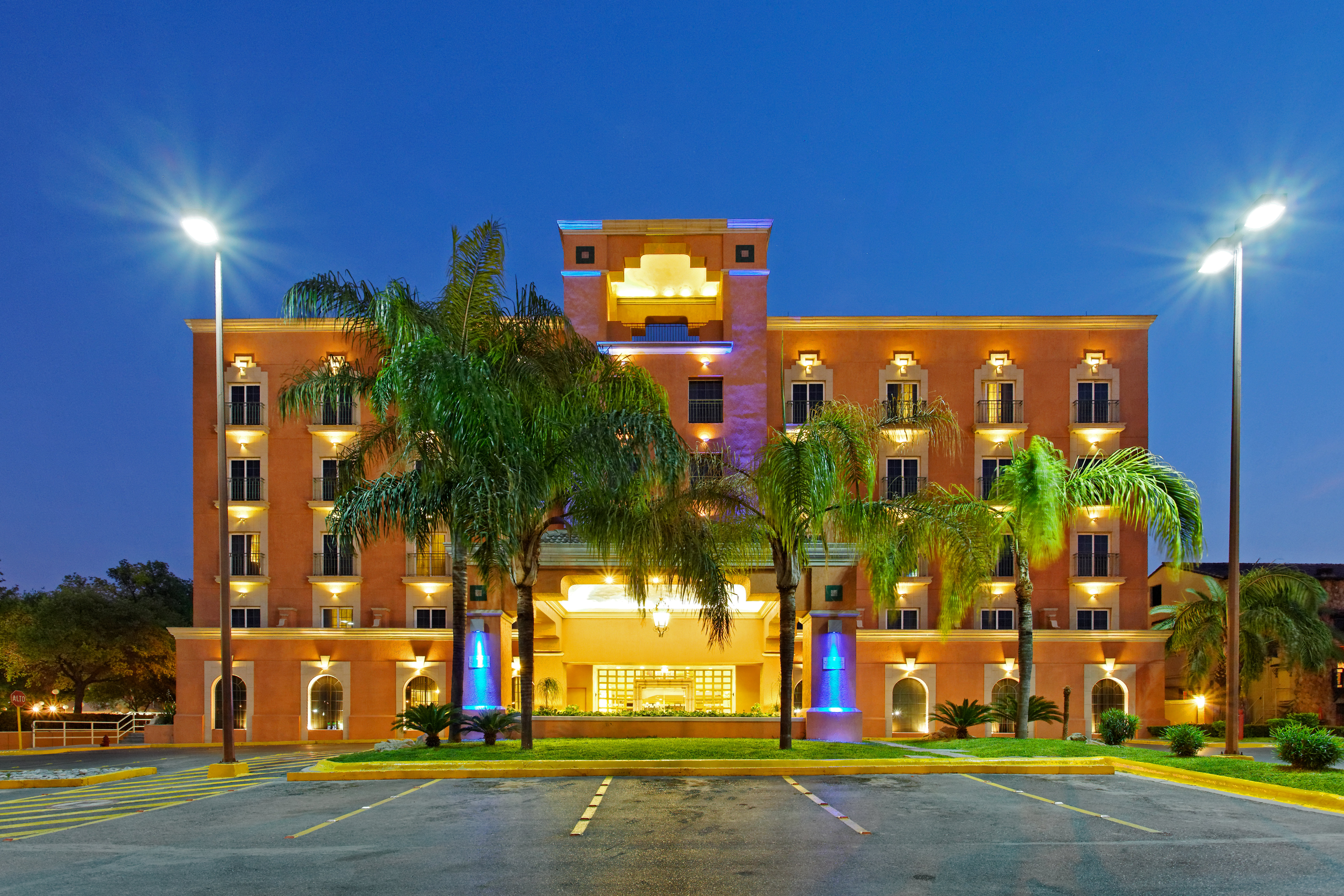Holiday Inn Express Monterrey Galerias Sn Jeronimo 70/76