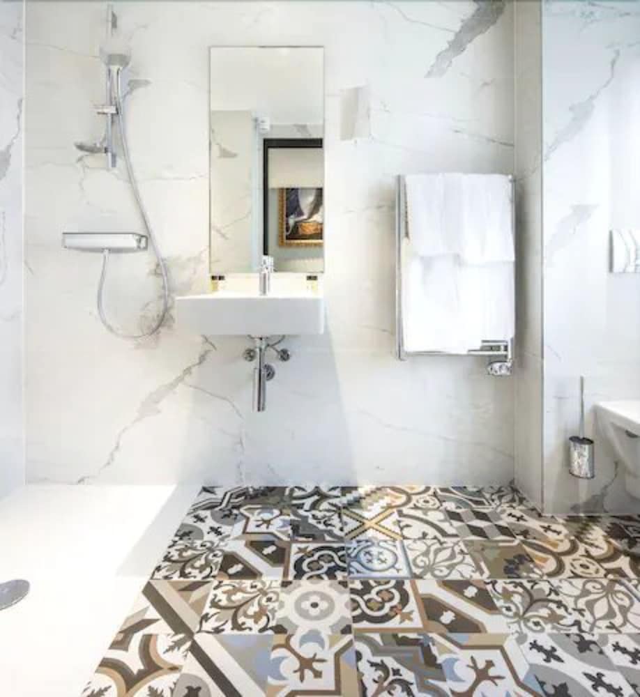 Hotel Eiffel Petit Louvre 61/63
