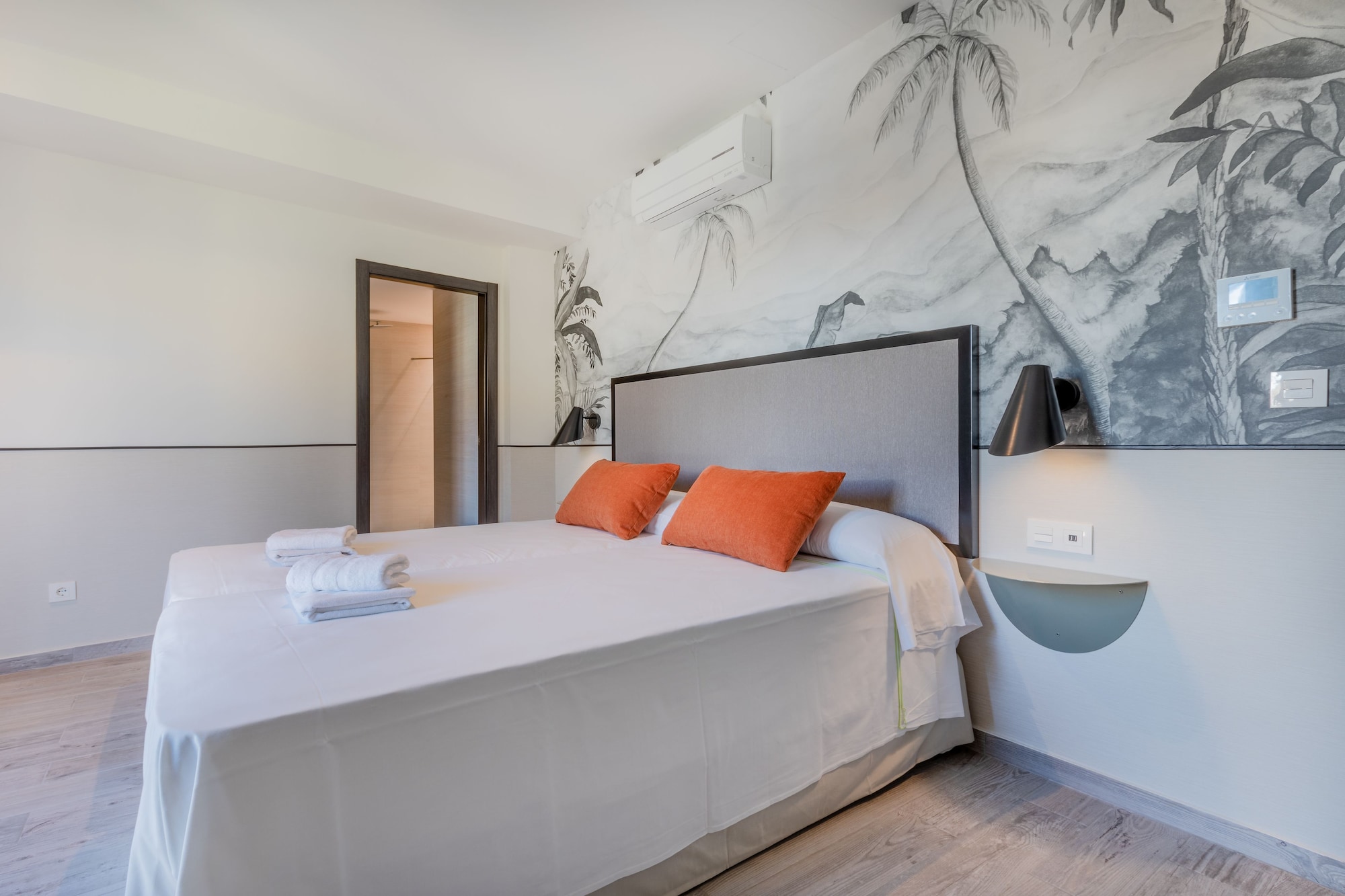 1 BEDROOM, BUSINESS, APARTMENT, COURTYARD VIEW