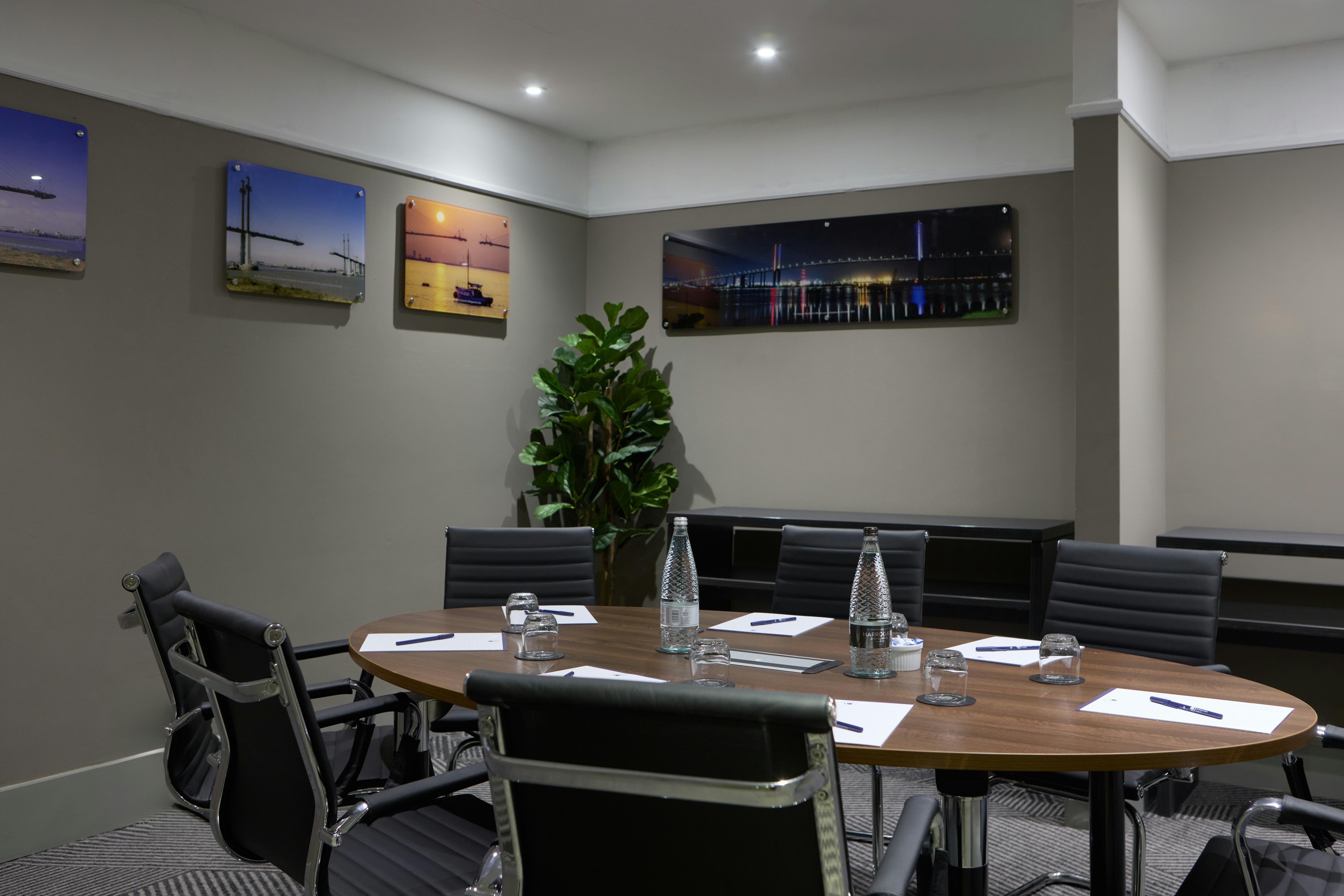 Doubletree By Hilton Dartford Bridge 84/84