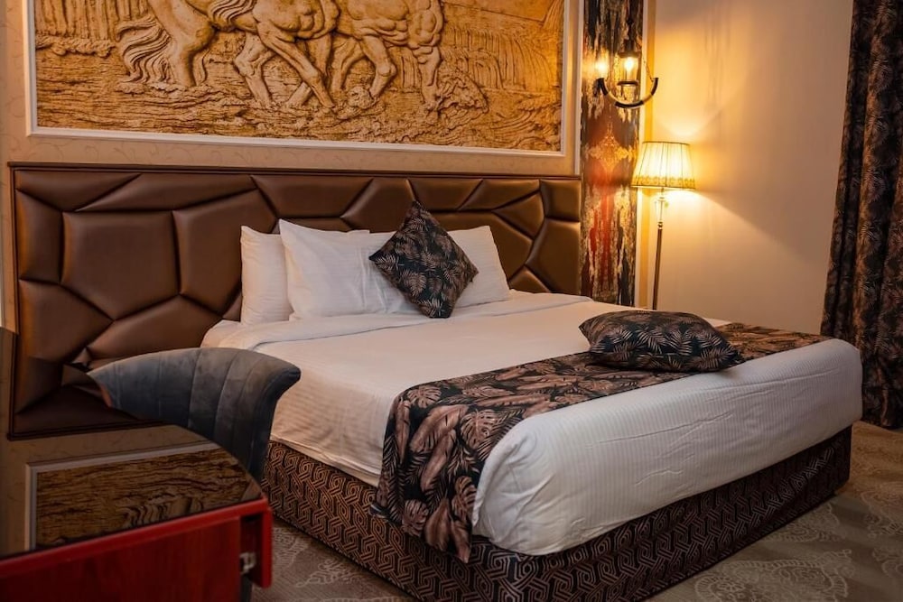 فندق ميرال كراون(Meral Crown Hotel) 18/62